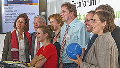 Gruppenbild mit Bundespräsident: Das Podium des Fachforum „Gemeinsam Wissen schaffen – was ist der Mehrwert von Citizen Science für BürgerInnen, Wissenschaft und Gesellschaft?“ Foto: Tilo Arnhold, iDiv