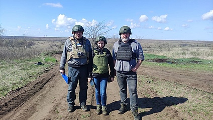 Anna Kuzemko (the co-PI of the sCaleGrassDiv) on the monitoring sites in Ukraine together with the other vegetation experts (data owners). Photo credit: O. Khodosovtsev