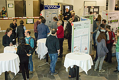 In der Eingangshalle des "Kubus" wurden Poster präsentiert (Foto: Stefan Bernhardt).