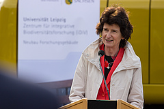 "Als internationaler Hotspot der Biodiversitätsforschung kann das iDiv mit einem eigenen Gebäude noch stärker sichtbar werden", sagte die Sächsische Staatsministerin für Wissenschaft und Kunst, Dr. Eva-Maria Stange (Foto: Stefan Bernhardt, iDiv).