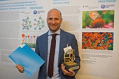 Brose untersucht die Auswirkungen menschlicher Landnutzung auf die Biodiversität (Foto: Myriam Hirt / iDiv).