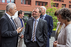 Der Ministerpräsident im Gespräch mit dem geschäftsführenden Direktor von iDiv, Prof. Christian Wirth (Foto: Stefan Bernhardt).